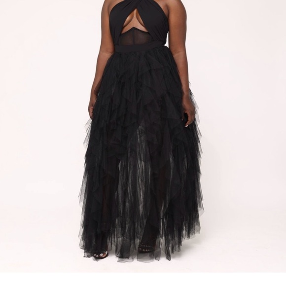 Chic Black Halter Maxi Dress - Picture 1 of 4